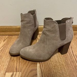 Brand New!! Koolaburra by Ugg - Dvita tan suede heeled booties